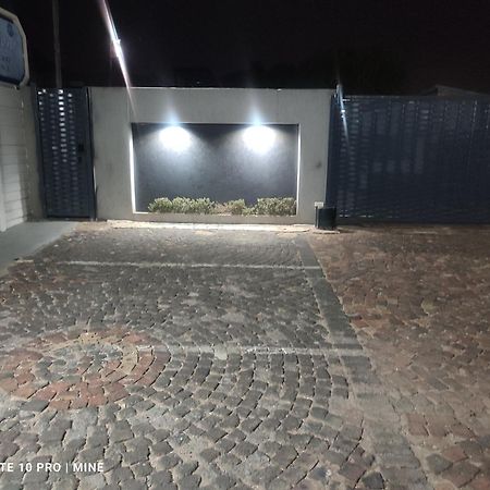 The Croc Guest House Springs  Buitenkant foto