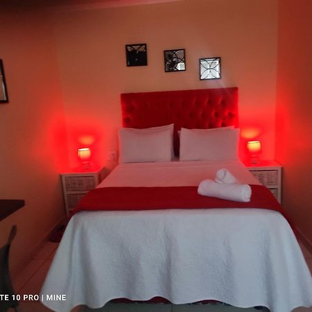 The Croc Guest House Springs  Buitenkant foto