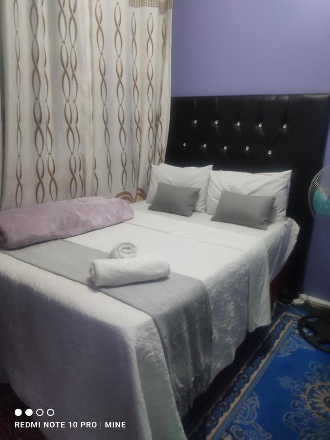 The Croc Guest House Springs  Buitenkant foto
