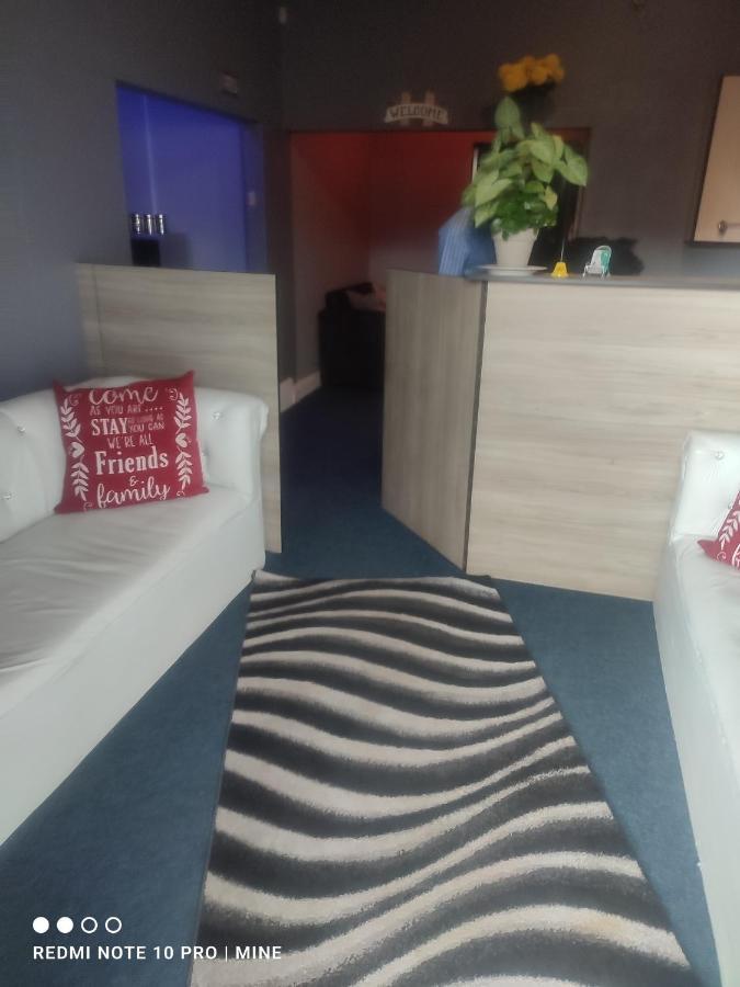 The Croc Guest House Springs  Buitenkant foto