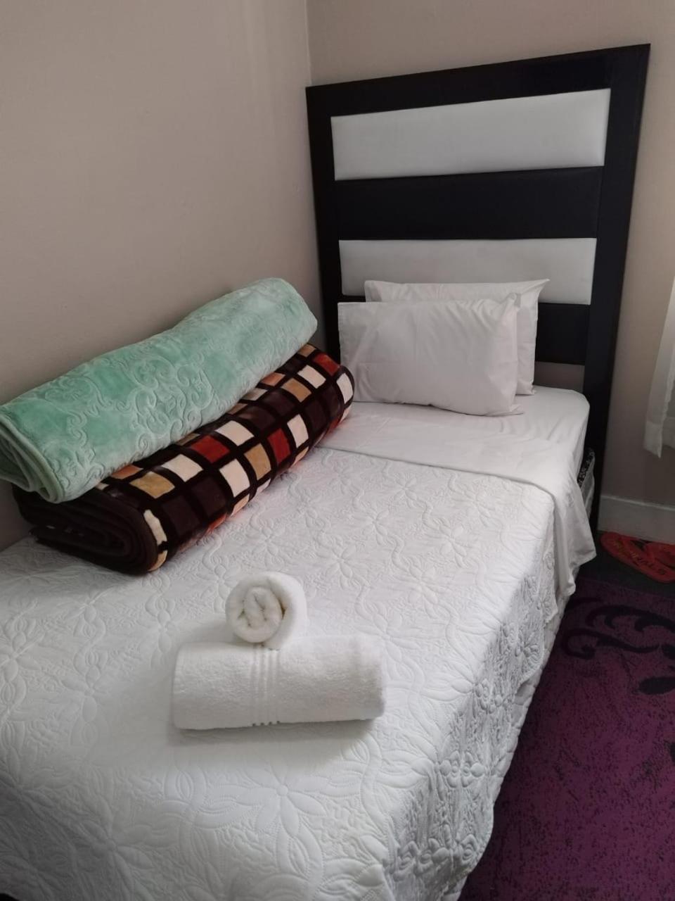 The Croc Guest House Springs  Buitenkant foto