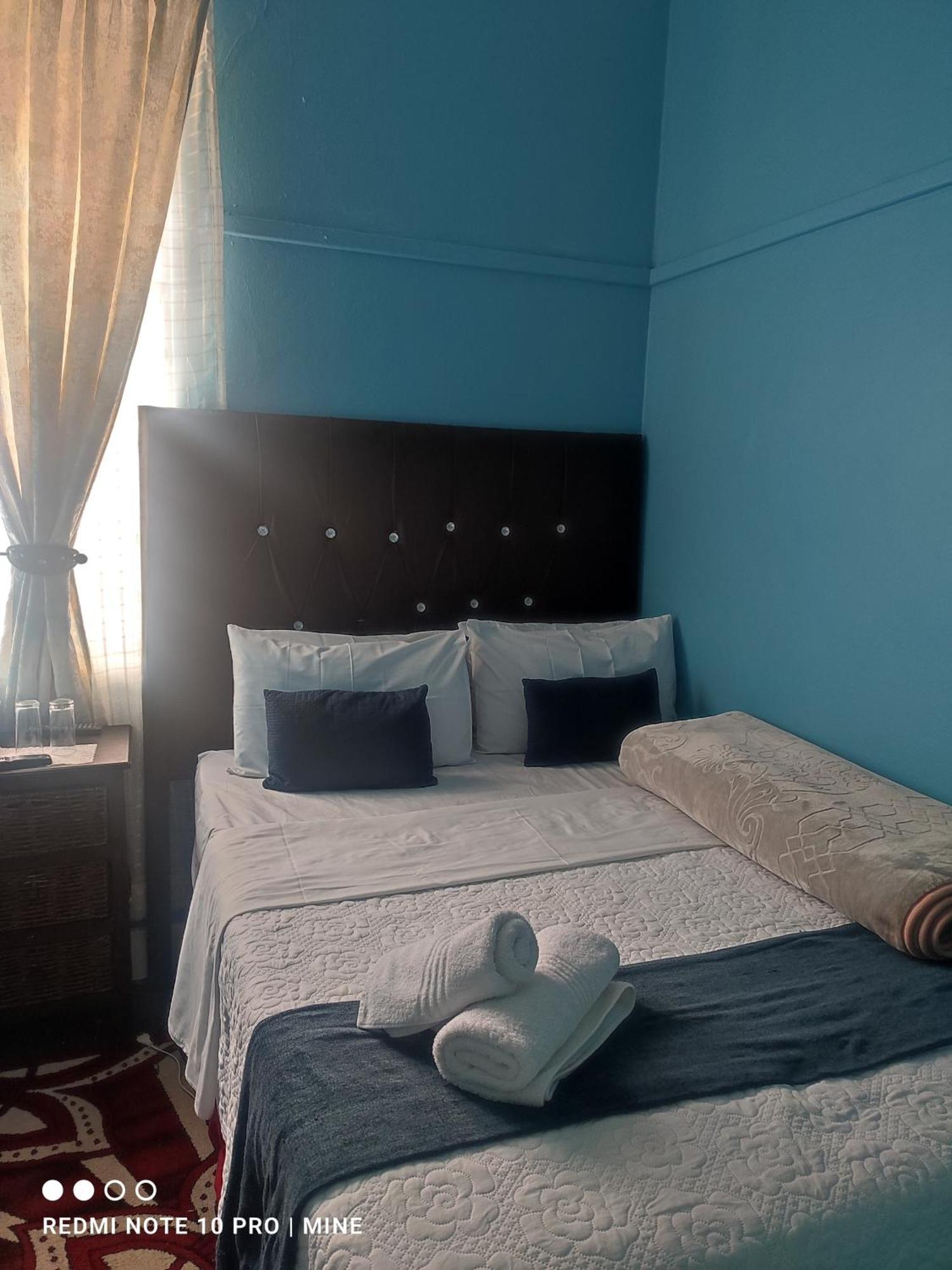 The Croc Guest House Springs  Buitenkant foto