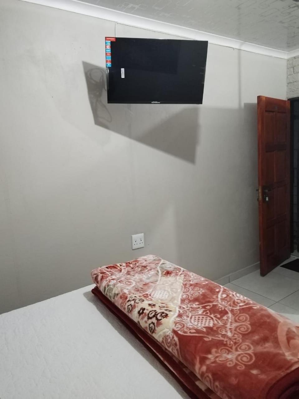 The Croc Guest House Springs  Buitenkant foto